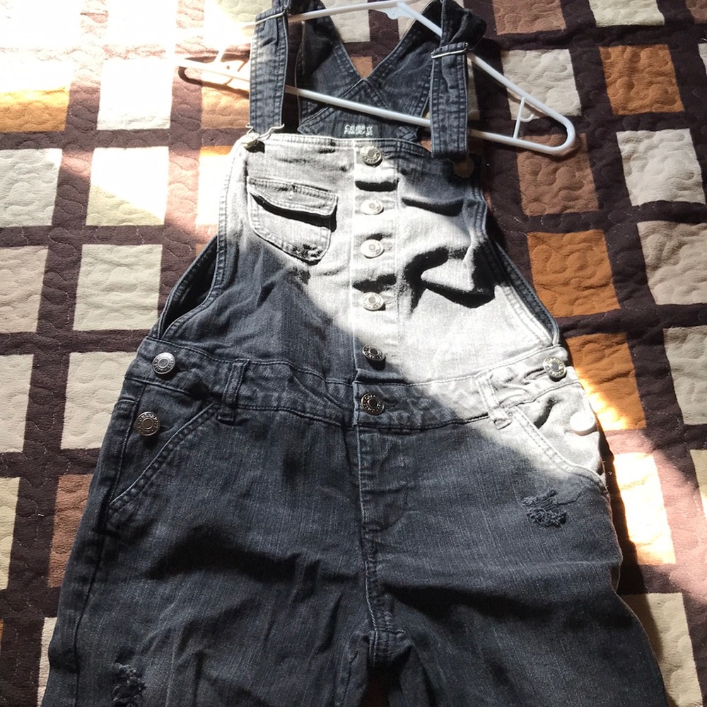 Tillys Overall